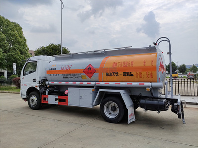 小盟配送國六東風8.5方加油車 高效與品質(zhì)兼?zhèn)涞默F(xiàn)車批發(fā)利器